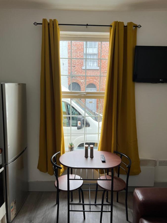 Ground Floor Two Bed Cairo Street Apartment Warrington  Bagian luar foto