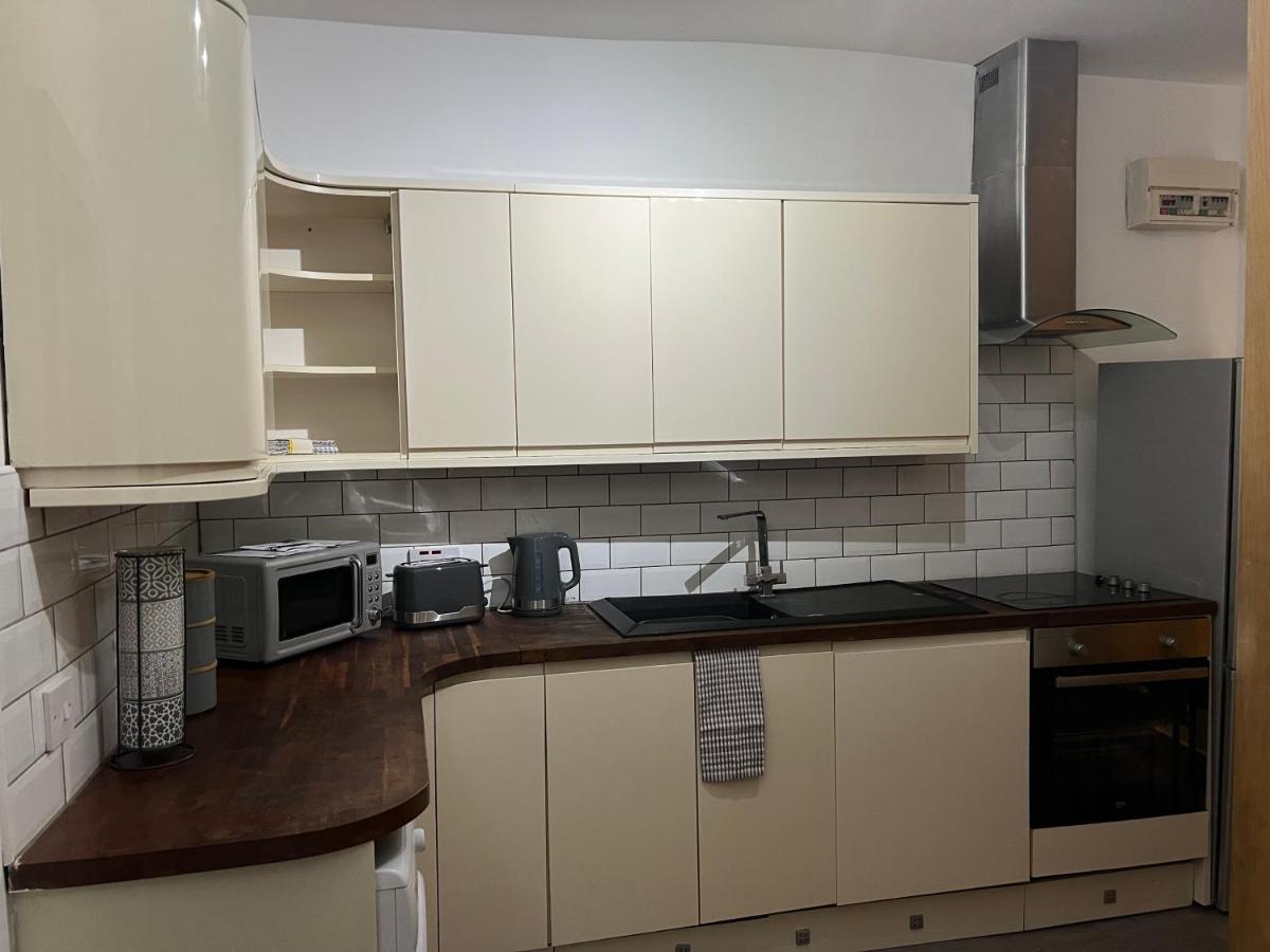 Ground Floor Two Bed Cairo Street Apartment Warrington  Bagian luar foto